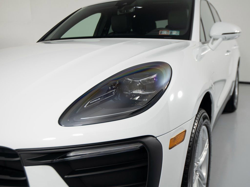 Certified 2025 Porsche Macan image 14