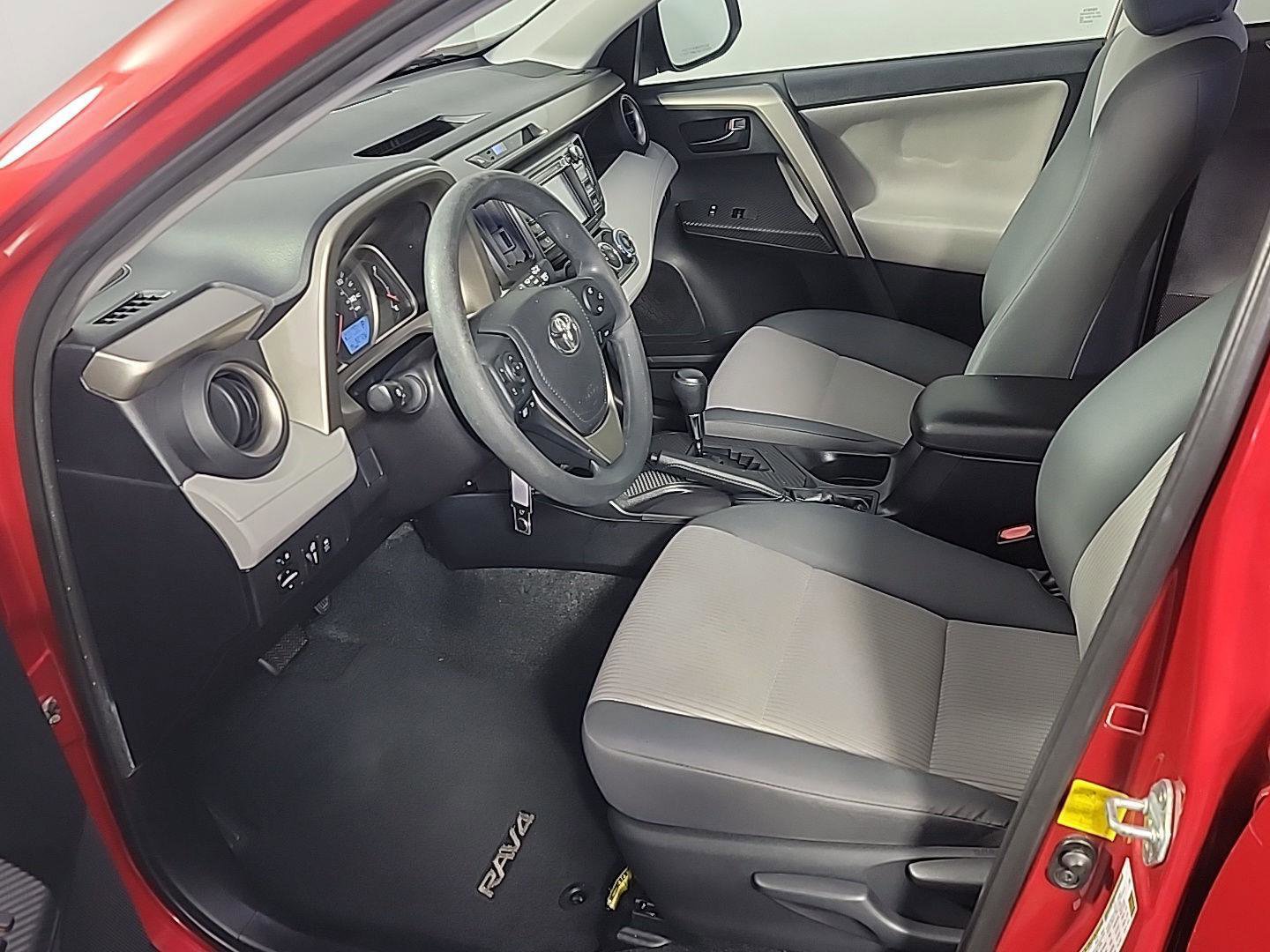 Used 2015 Toyota RAV4 LE image 18