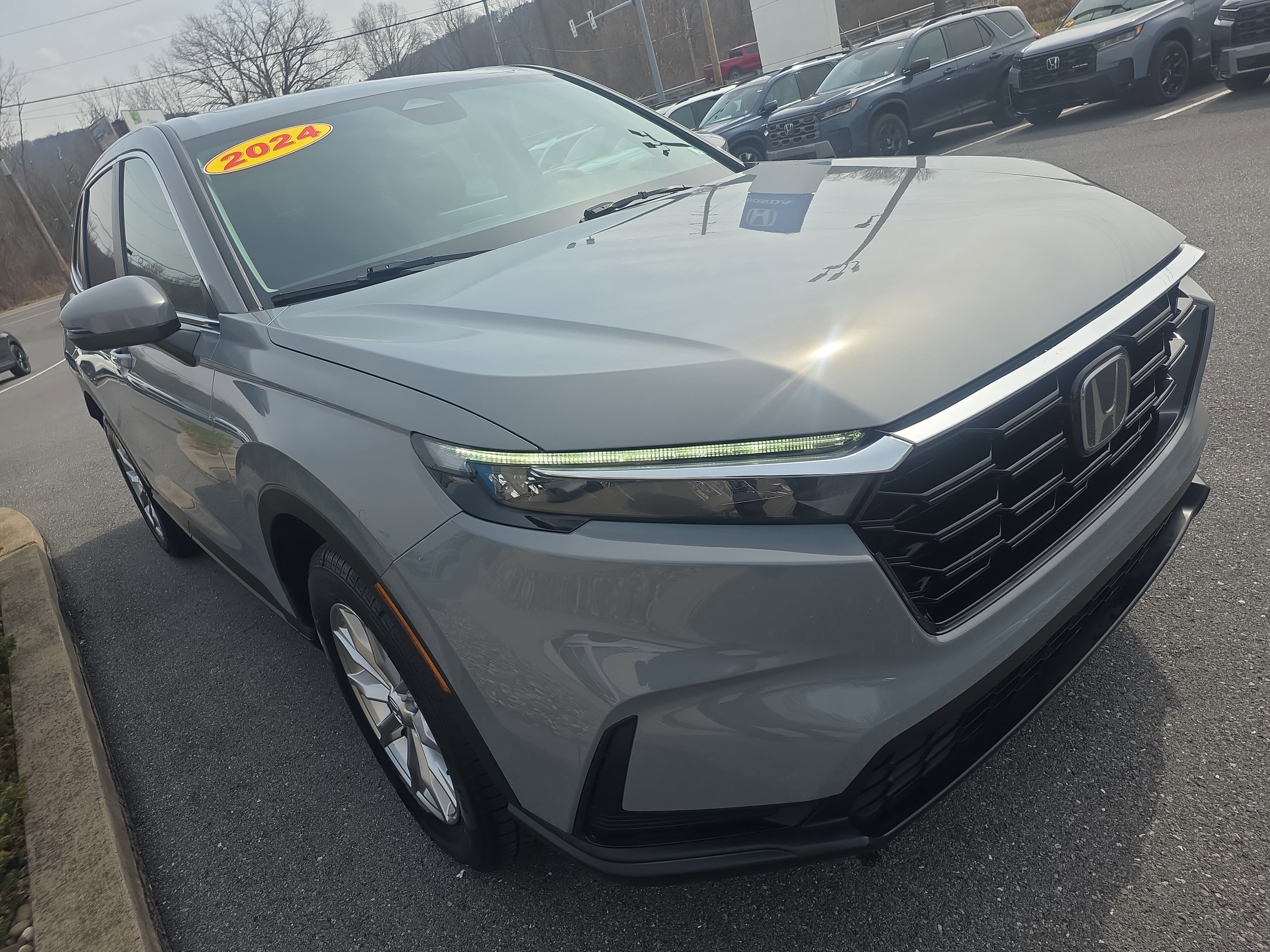 Used 2024 Honda CR-V EX image 3