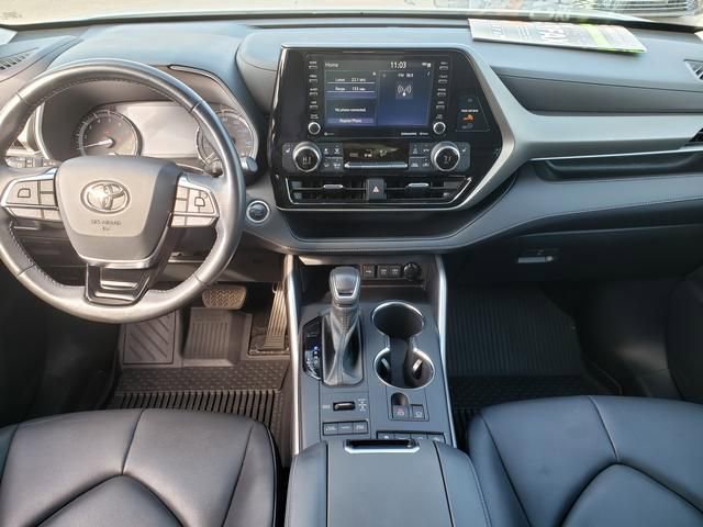 Used 2021 Toyota Highlander XLE image 17
