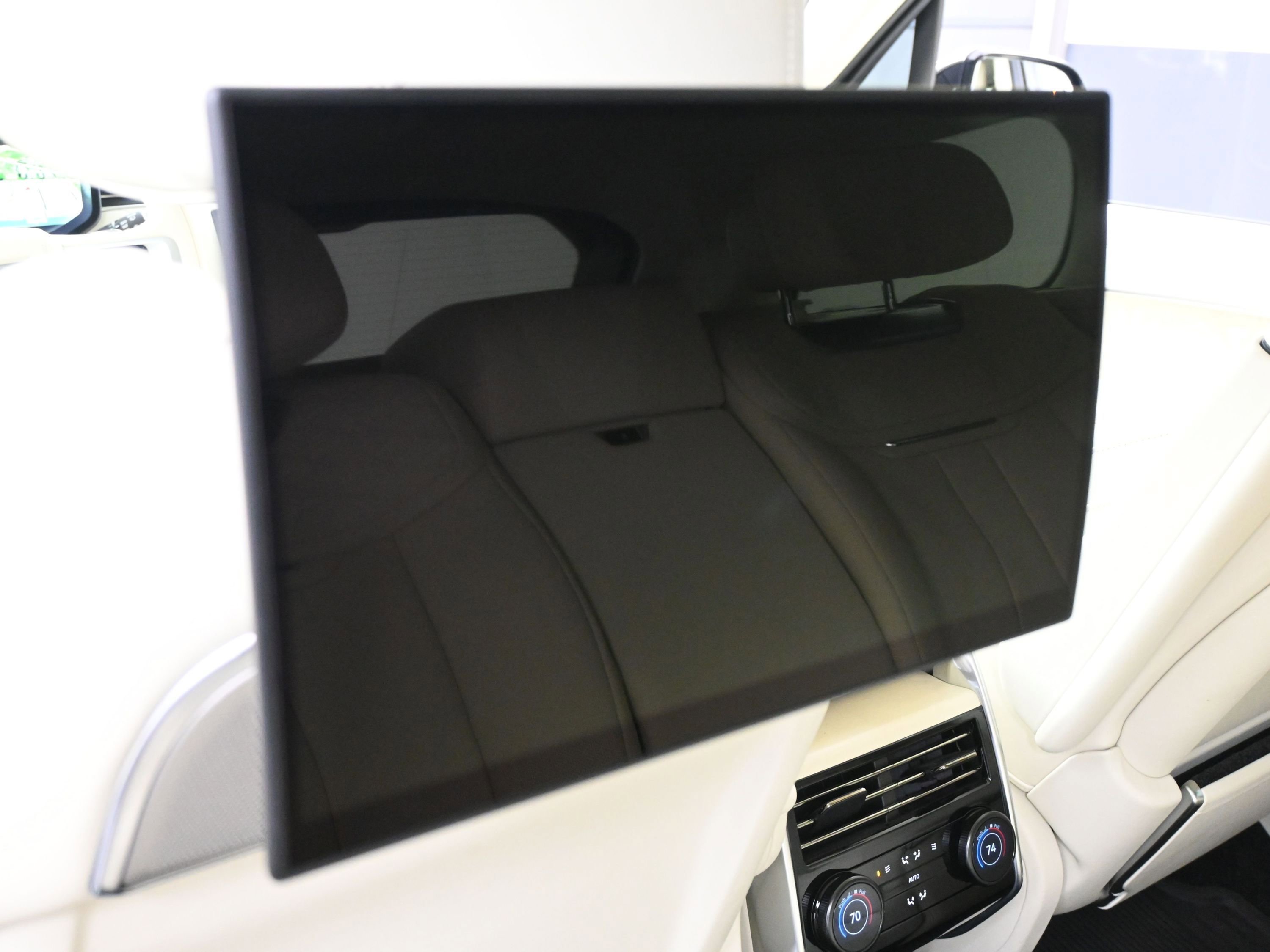 Used 2024 Land Rover Range Rover SV image 7