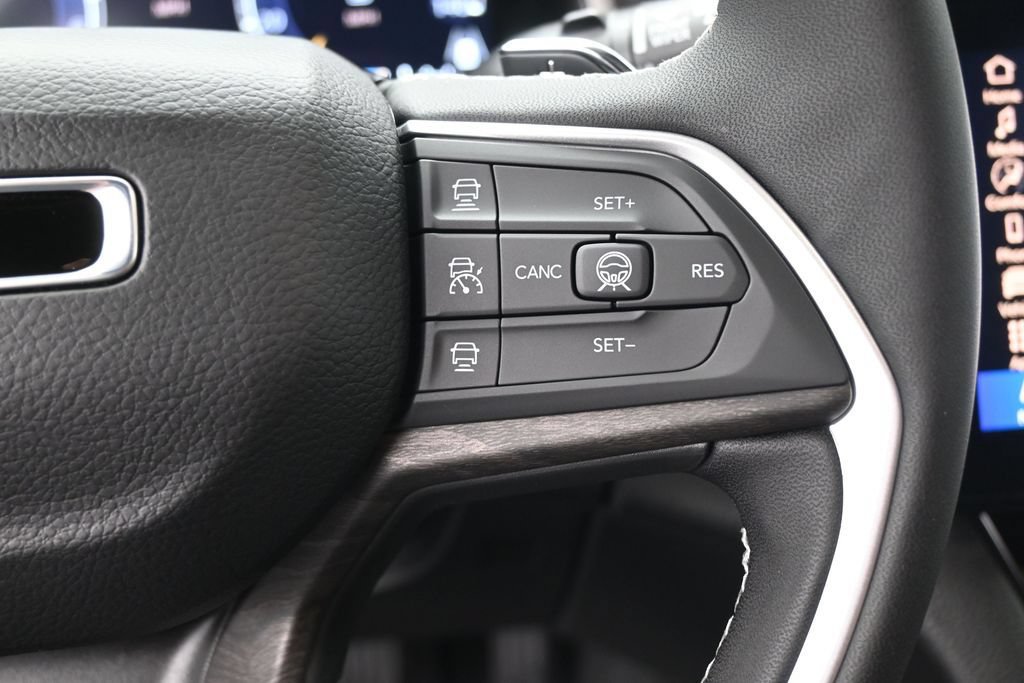 New 2026 Jeep Grand Cherokee L 2WD image 28