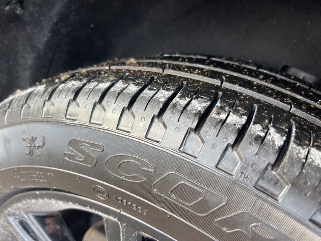 Certified 2023 Ford Edge ST-Line image 25