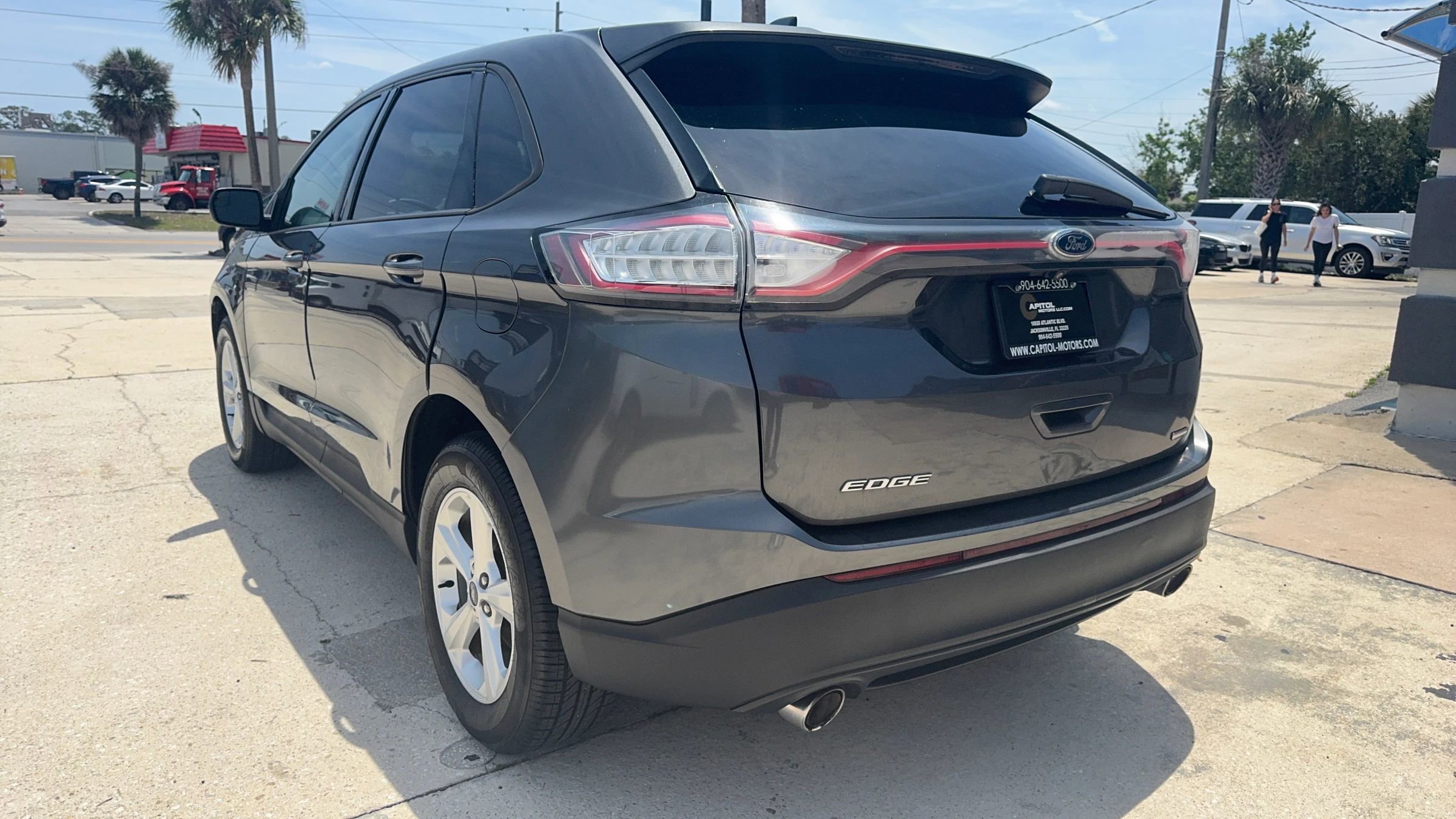 Used 2018 Ford Edge SE FWD image 3