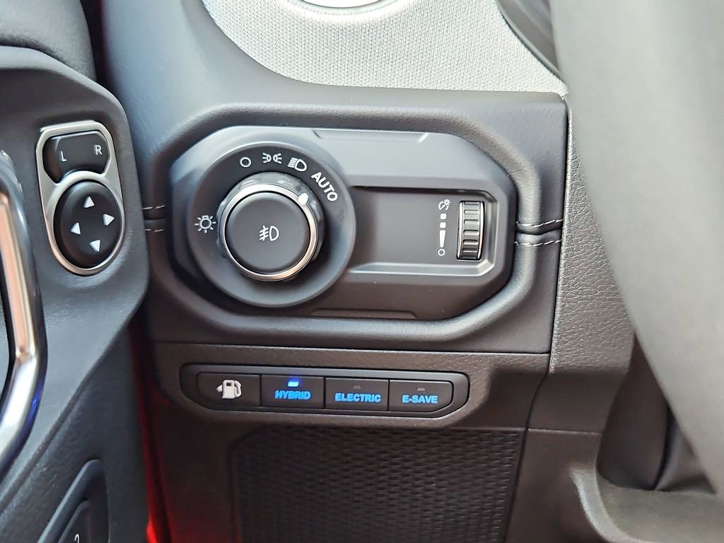 Used 2025 Jeep Wrangler Unlimited Sahara AWD/4WD image 14