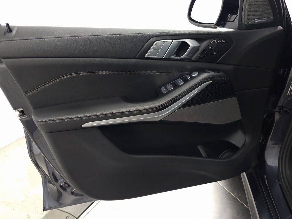 Used 2021 BMW X7 M50i w/ Cold Weather Package image 15