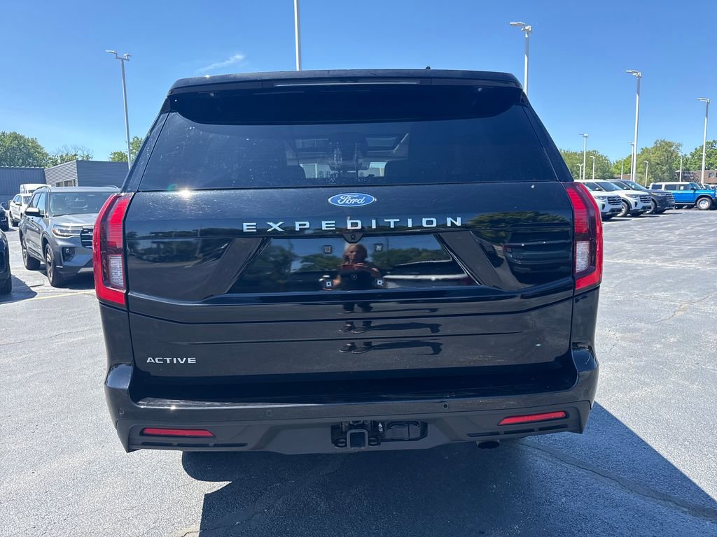 Used 2025 Ford Expedition Active AWD/4WD image 8