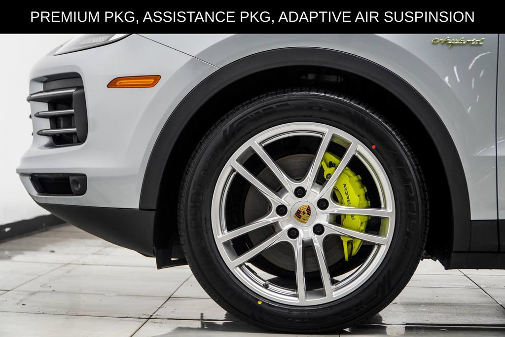 Used 2023 Porsche Cayenne w/ Premium Package AWD/4WD image 11