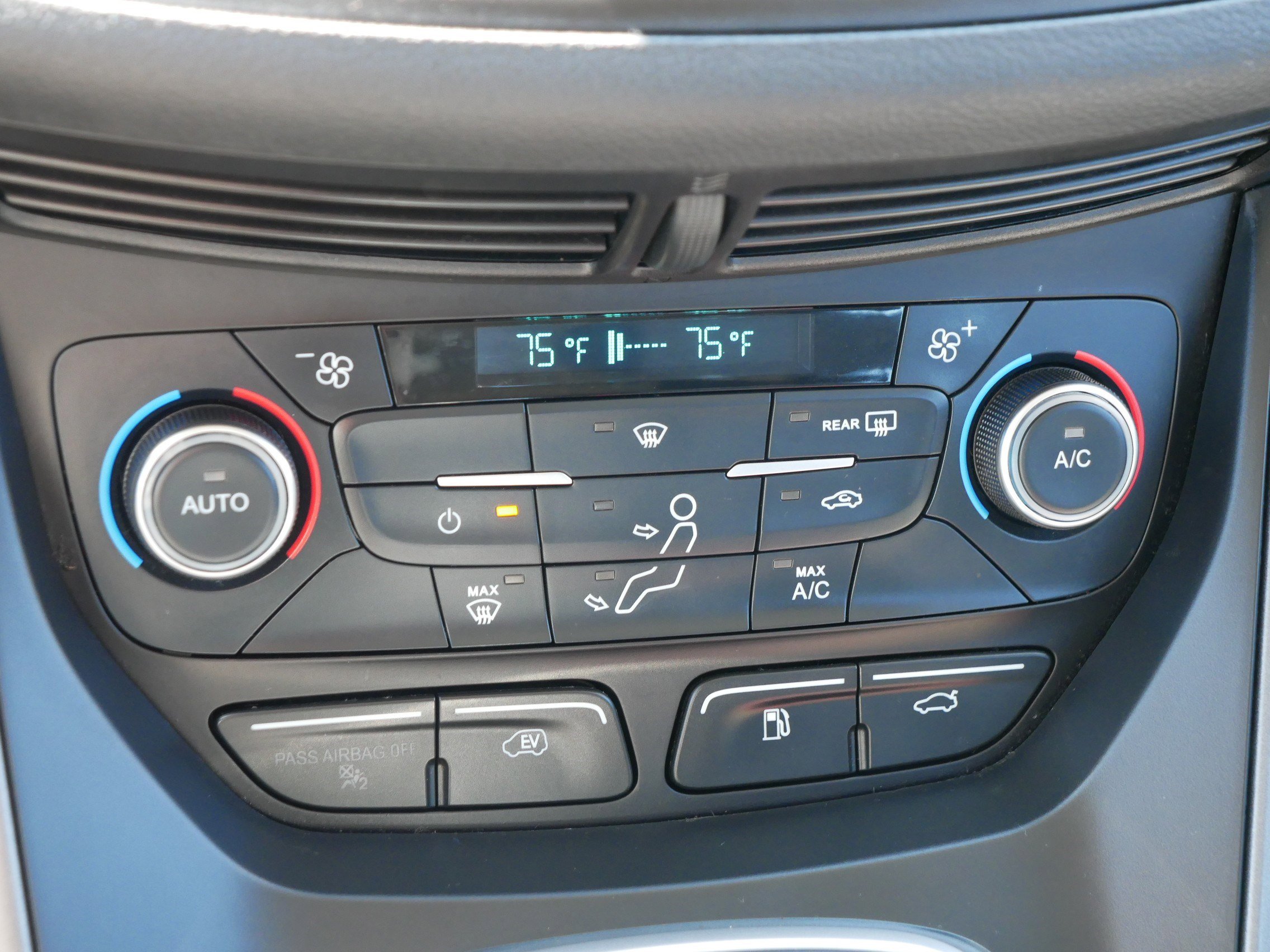 Used 2017 Ford C-MAX Energi SE w/ Equipment Group 401A image 23