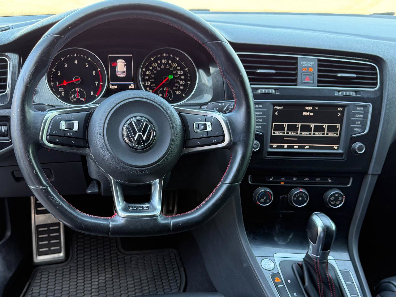 Used 2016 Volkswagen GTI SE w/ Lighting Package (SEL) FWD image 10