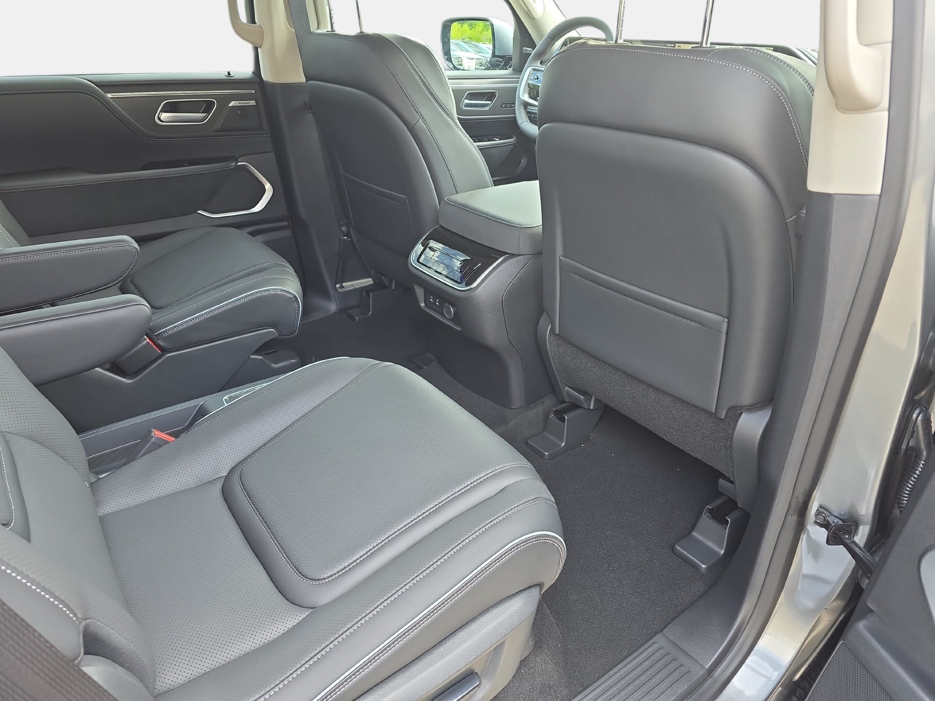 New 2026 INFINITI QX80 Luxe w/ Cargo Package RWD image 11