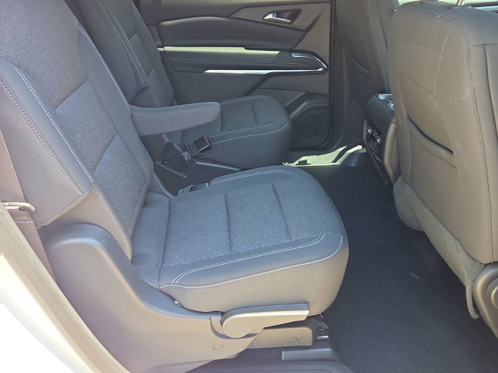 Used 2024 Chevrolet Traverse LT w/ Trailering Package FWD image 17