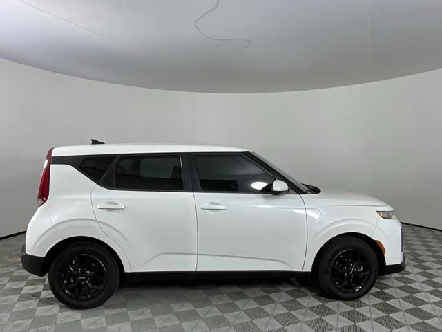Used 2022 Kia Soul LX w/ Technology Package FWD image 4