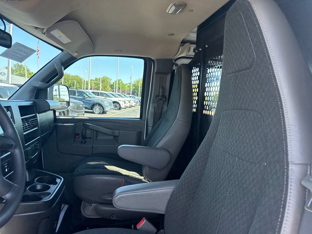 Used 2025 GMC Savana 2500 w/ Driver Convenience Package RWD image 28