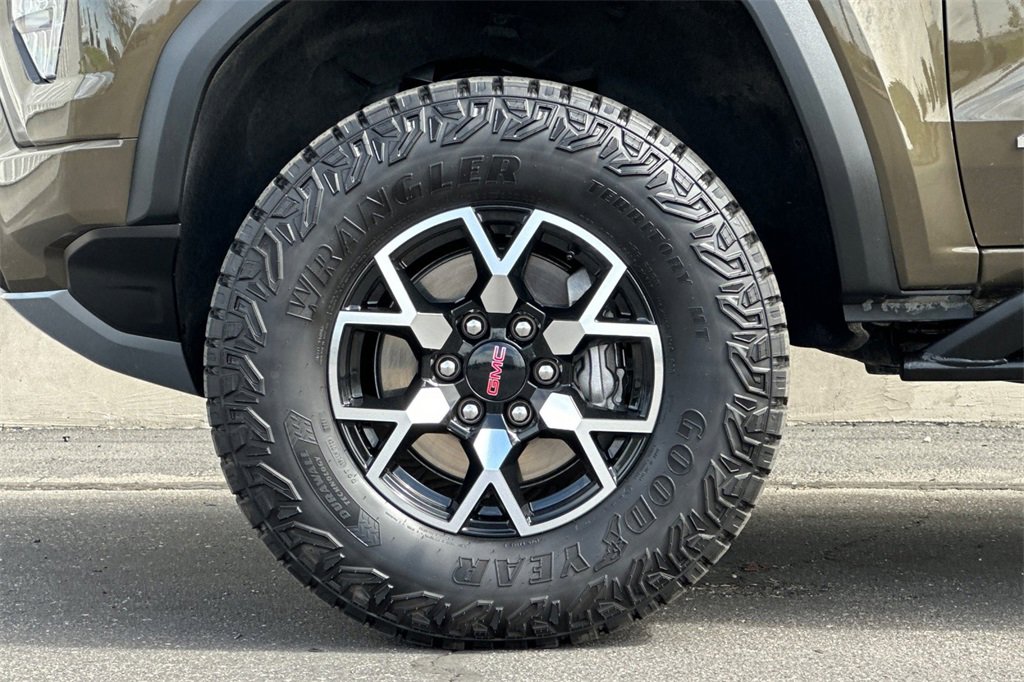 Used 2024 GMC Canyon AT4X image 28