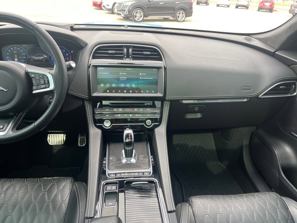 Used 2020 Jaguar F-PACE SVR image 23