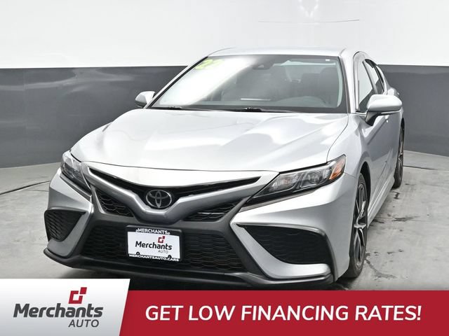 Used 2022 Toyota Camry SE FWD image 2