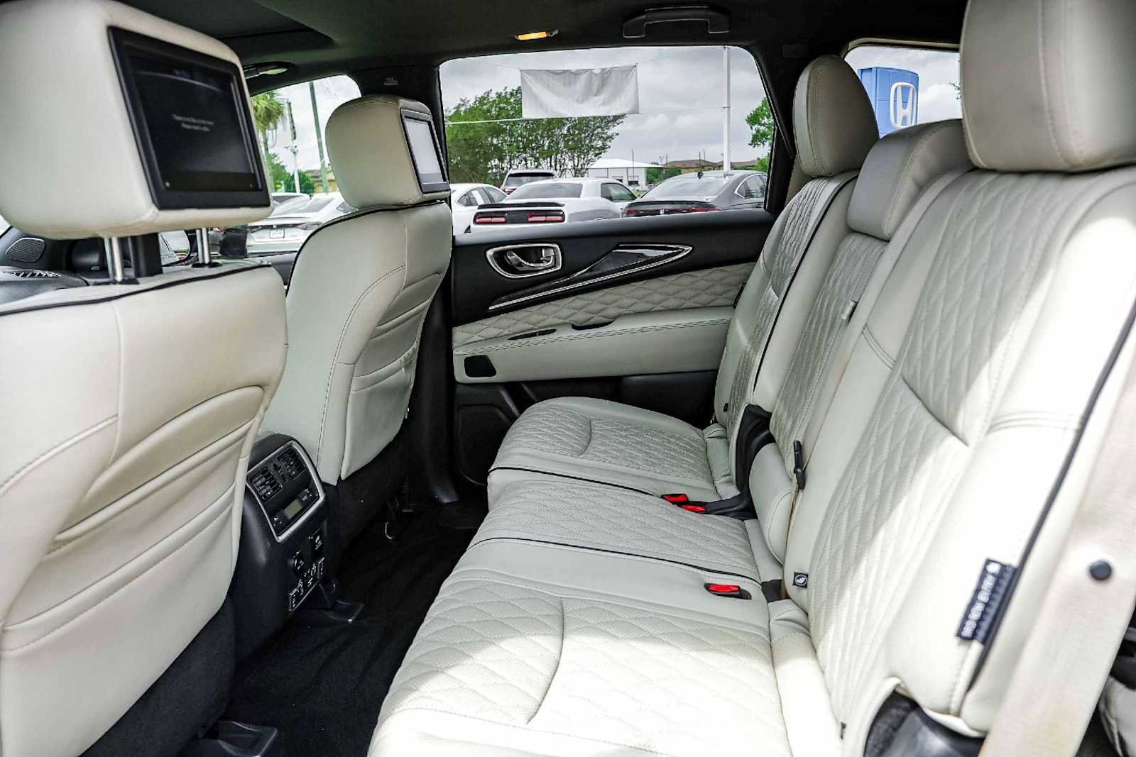 Used 2019 INFINITI QX60 Luxe w/ Limited Package image 11