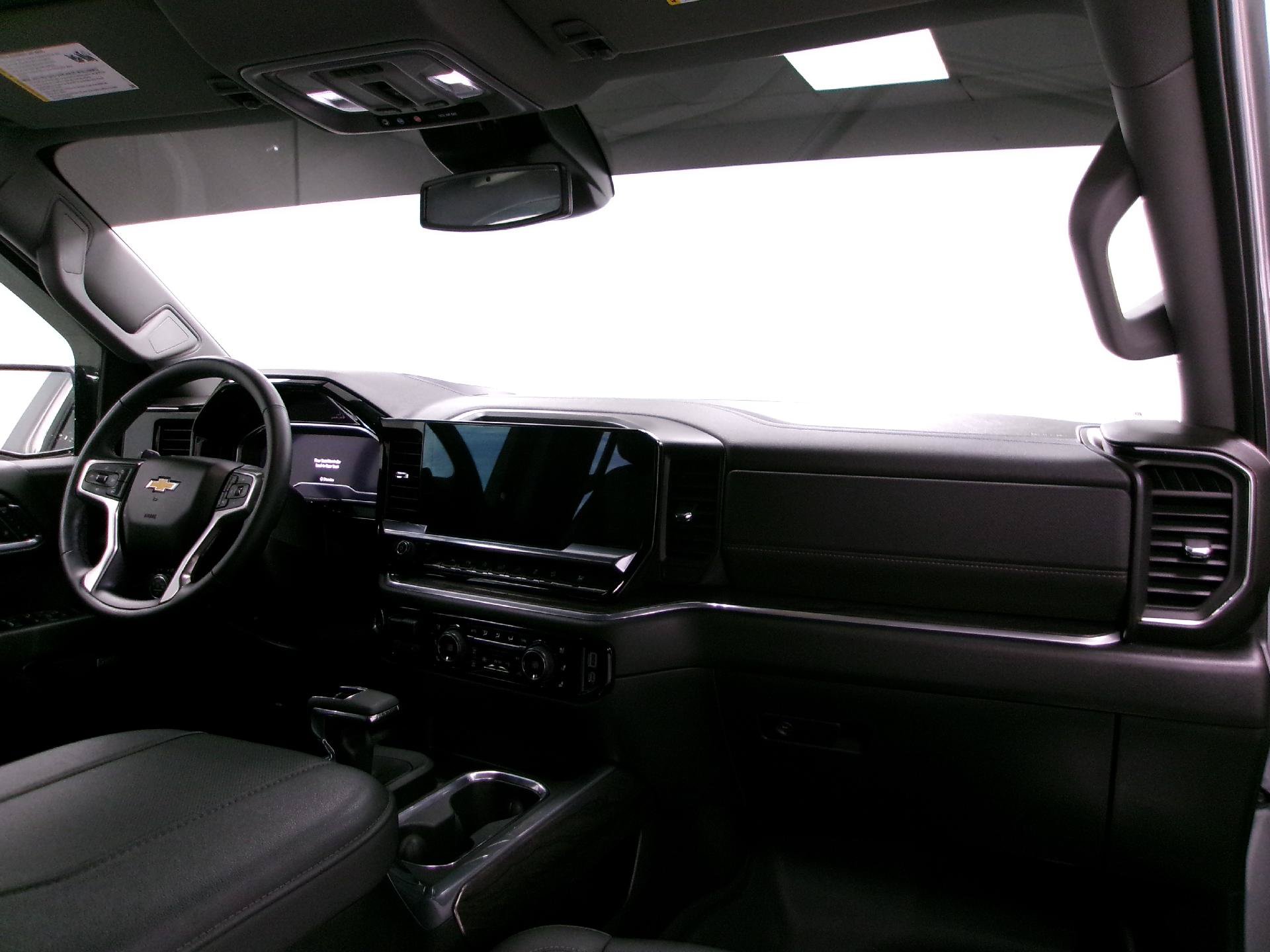 Used 2024 Chevrolet Silverado 1500 LTZ AWD/4WD image 3