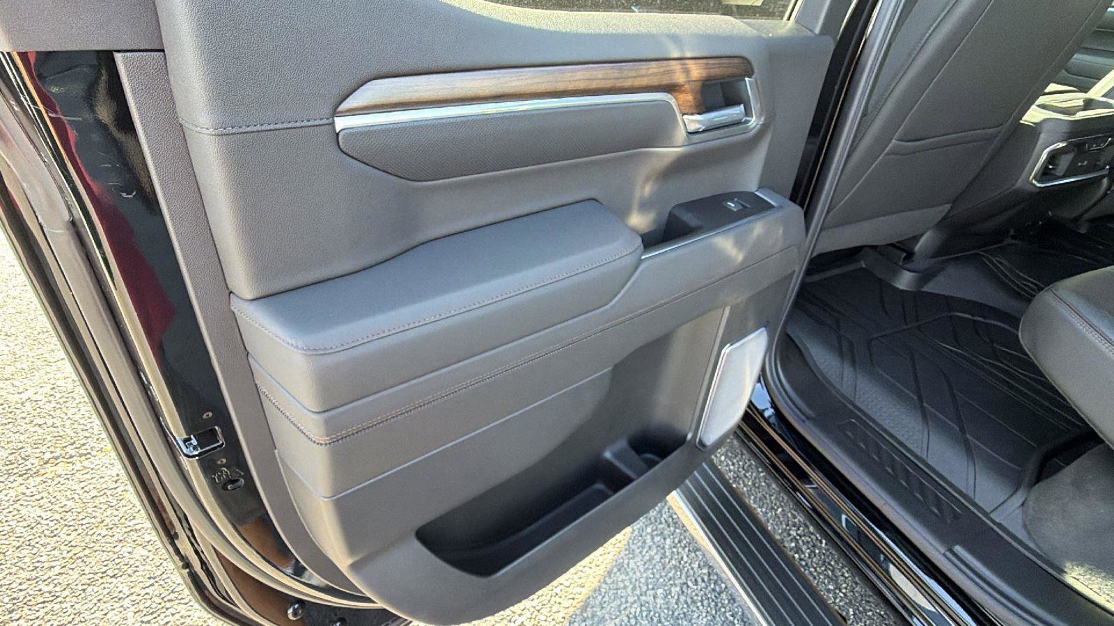New 2026 Chevrolet Silverado 1500 High Country AWD/4WD image 16