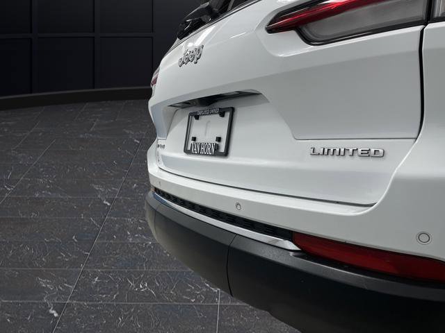 Used 2023 Jeep Grand Cherokee L Limited image 35