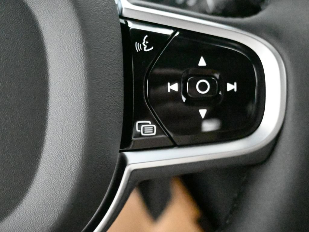 New 2026 Volvo XC60 B5 Core w/ Climate Package AWD/4WD image 19