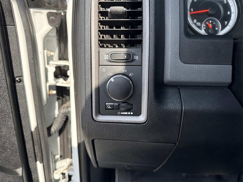 Used 2014 RAM 2500 Tradesman w/ Power & Remote Entry Group image 11