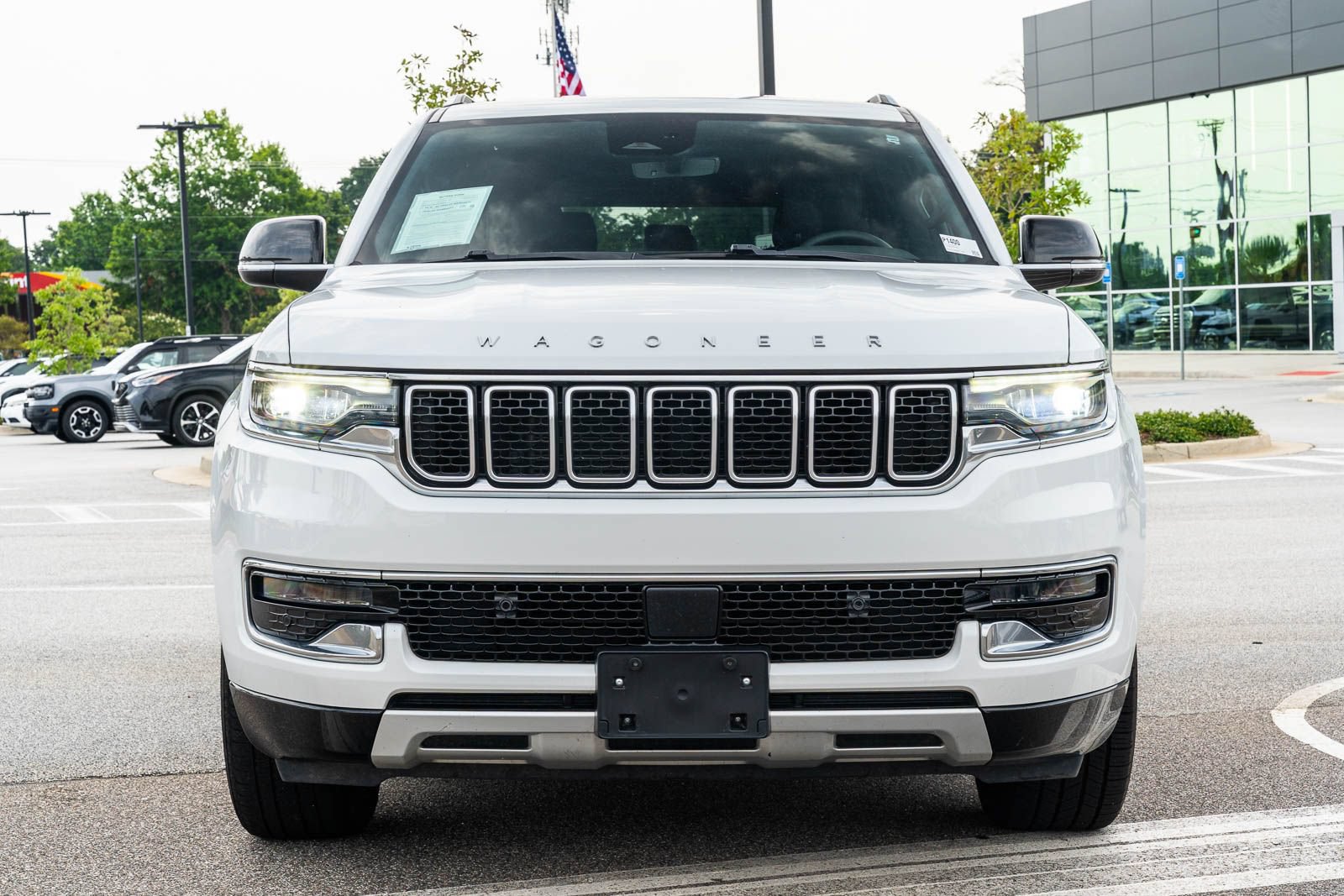 Used 2024 Jeep Wagoneer L Series II w/ Flexible Seating Group RWD image 2
