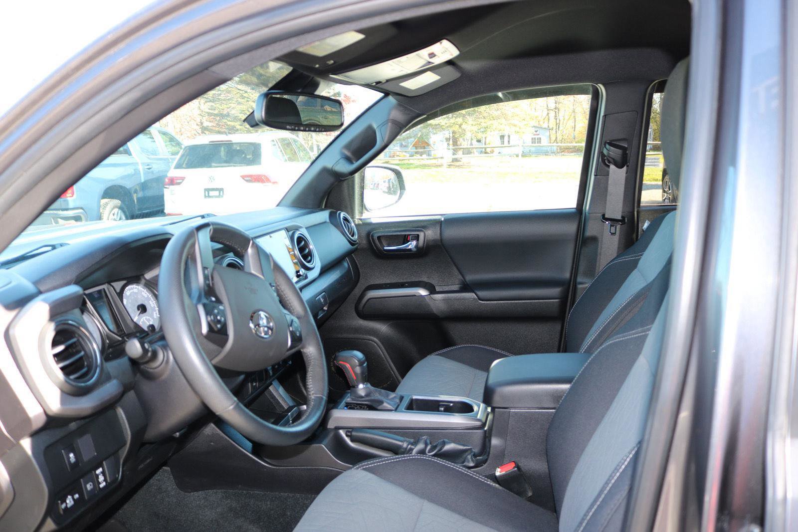 Used 2023 Toyota Tacoma TRD Sport w/ Black Out Package (TMS) image 13