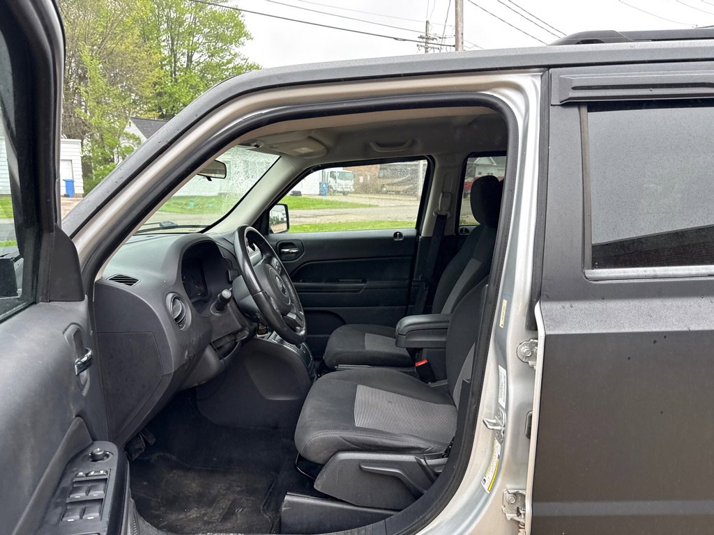 Used 2011 Jeep Patriot Latitude AWD/4WD image 10