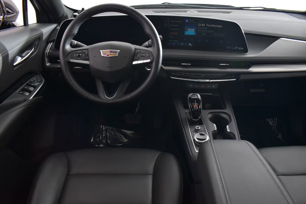 Used 2024 Cadillac XT4 Luxury w/ Cold Weather Package image 16
