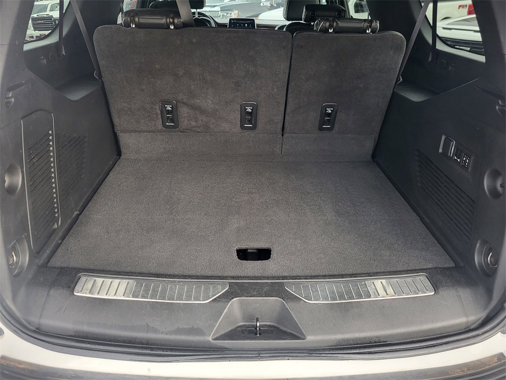 Used 2023 Chevrolet Suburban Premier image 18