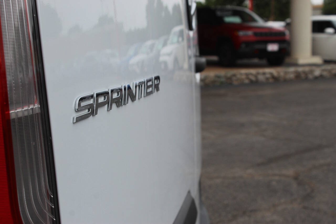 Used 2025 Mercedes-Benz Sprinter 2500 image 18