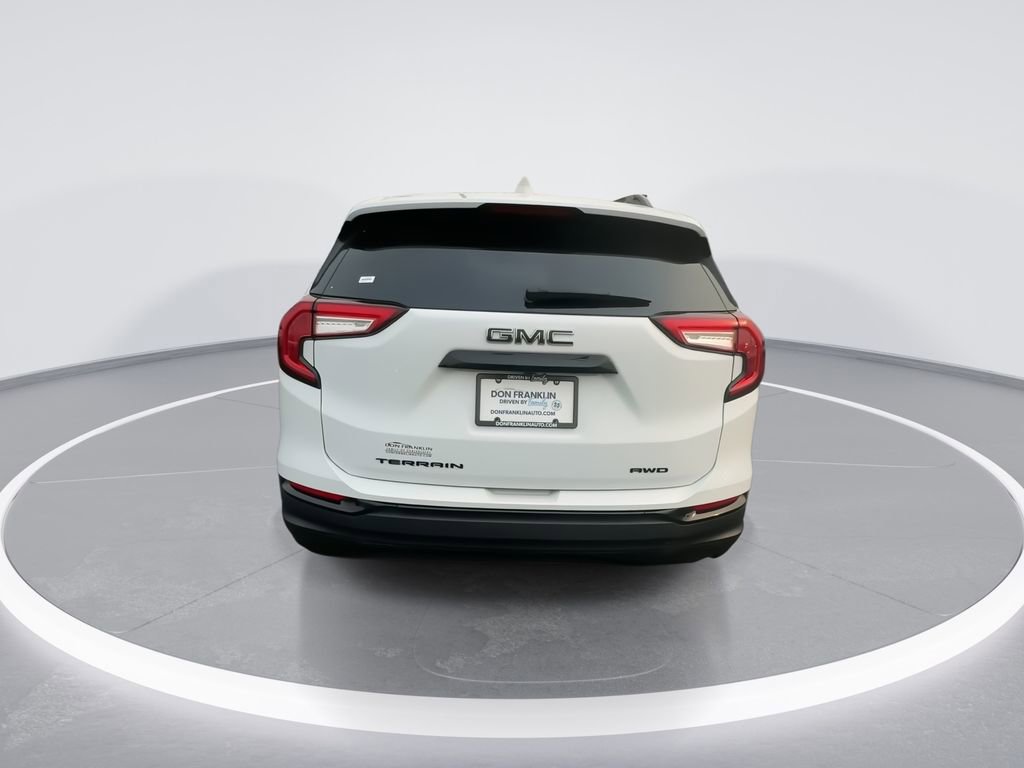 Used 2023 GMC Terrain SLE w/ Elevation Edition image 7