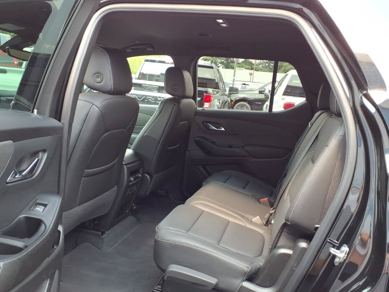 Certified 2023 Chevrolet Traverse LT w/ LT Premium Package AWD/4WD image 17
