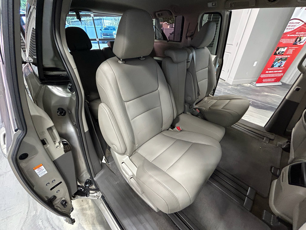 Used 2017 Toyota Sienna XLE w/ XLE Navigation Package FWD image 5