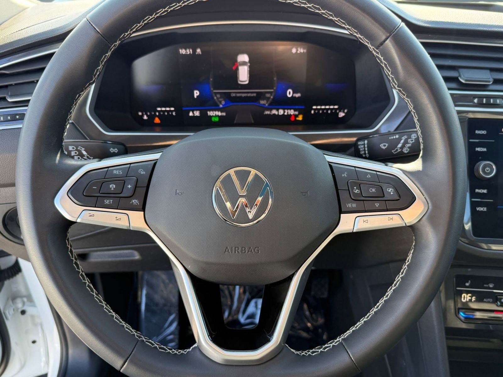 Used 2024 Volkswagen Tiguan SE w/ Panoramic Sunroof Package image 16