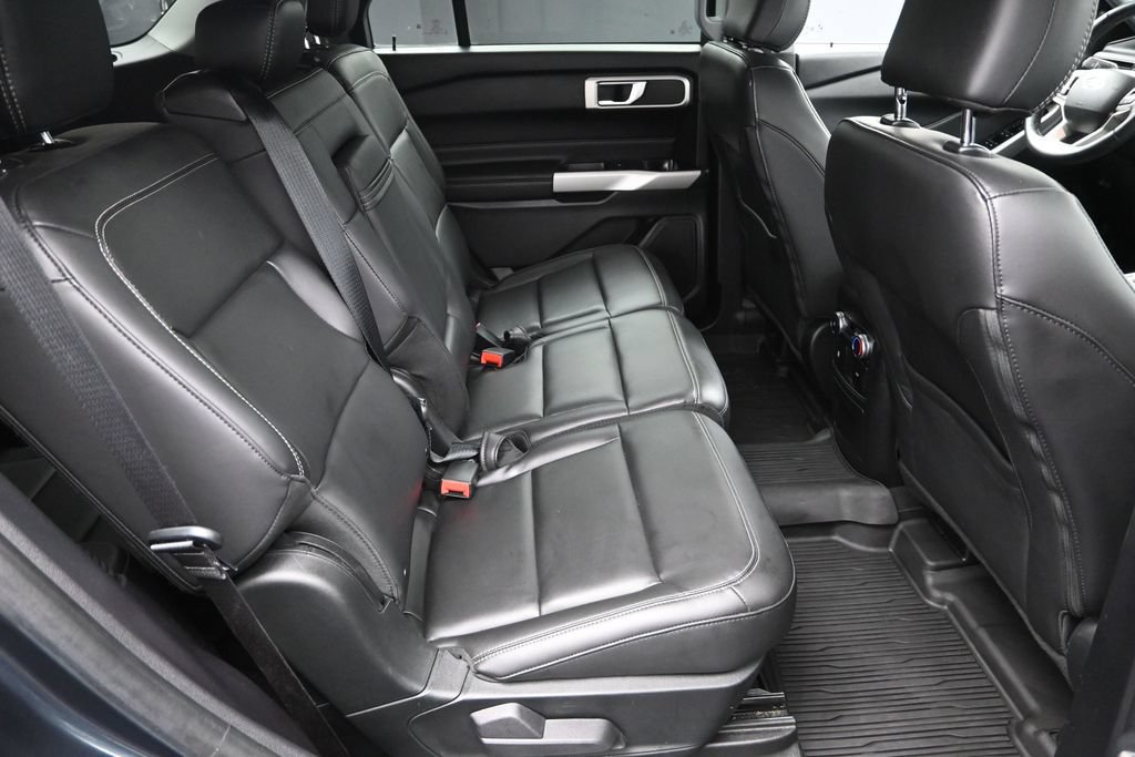 Used 2022 Ford Explorer XLT w/ Equipment Group 202A AWD/4WD image 36