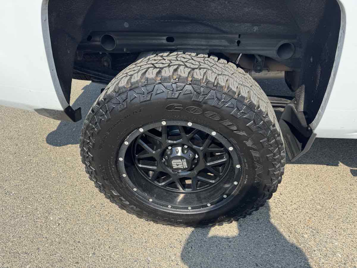 Used 2018 Chevrolet Silverado 1500 LT w/ Trailering Package AWD/4WD image 38