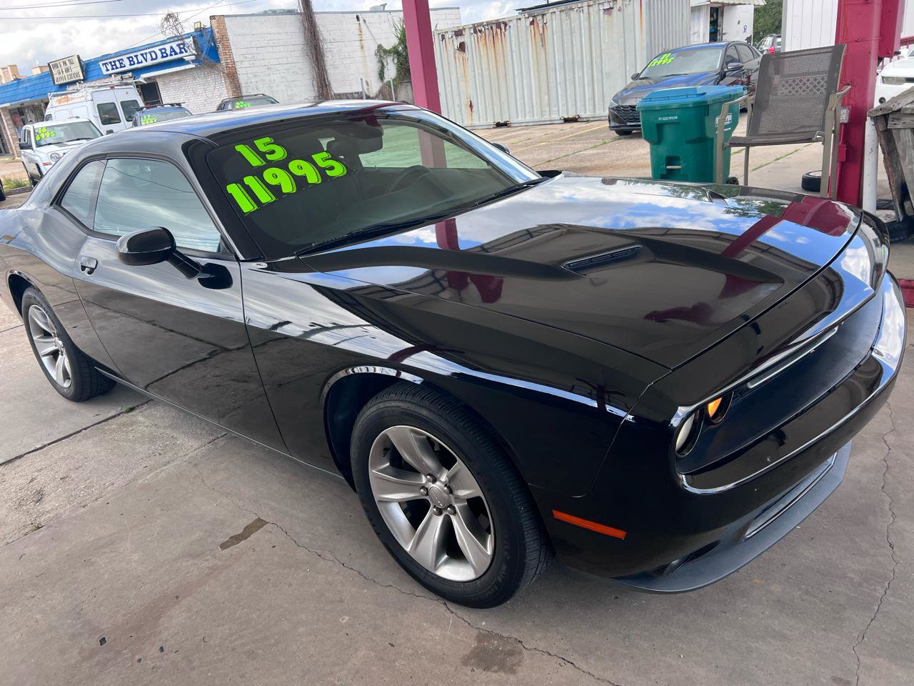 Used 2015 Dodge Challenger SXT RWD image 3