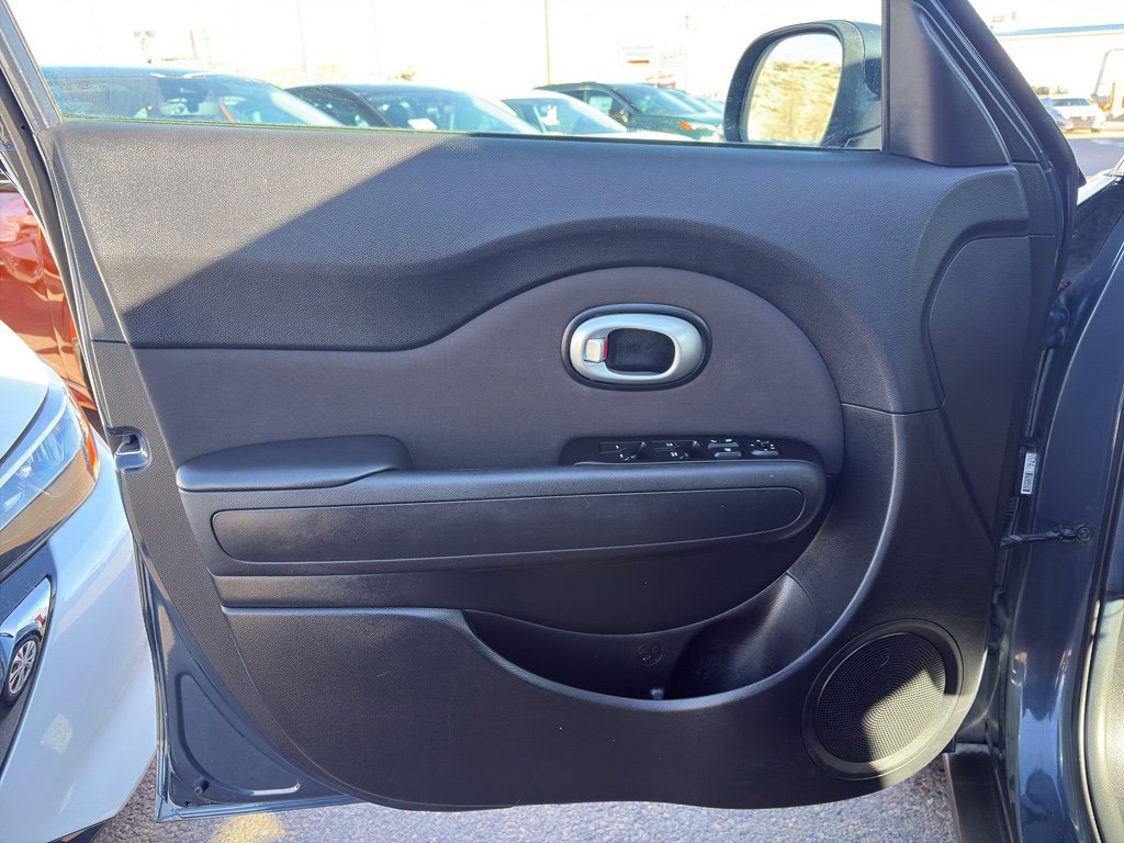 Used 2015 Kia Soul + FWD image 13