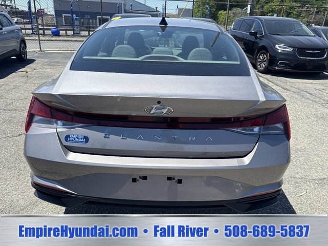 Used 2023 Hyundai Elantra SEL w/ Convenience Package FWD image 4