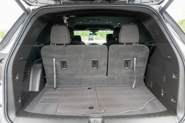 Used 2023 Chevrolet Traverse LT FWD image 9