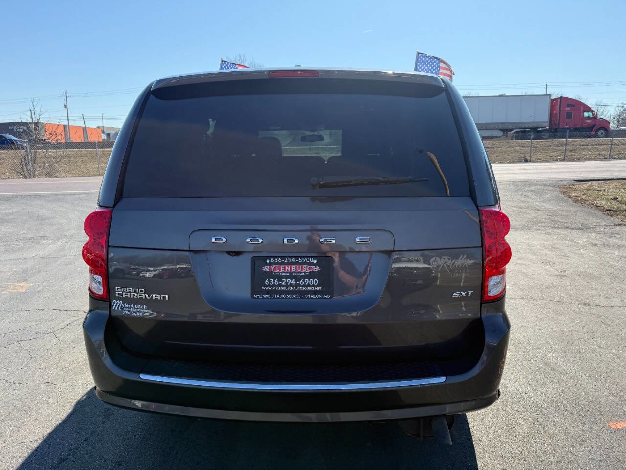 Used 2017 Dodge Grand Caravan SXT image 6