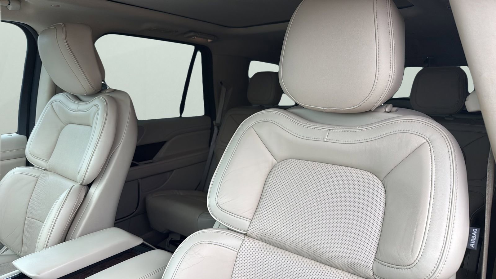 Used 2018 Lincoln Navigator Select AWD/4WD image 9