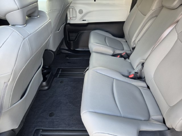 Certified 2025 Toyota Sienna XLE FWD image 24