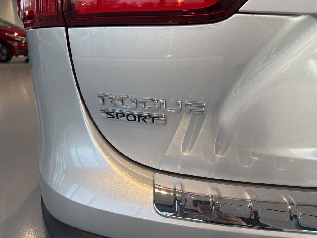 Used 2022 Nissan Rogue Sport SV image 11