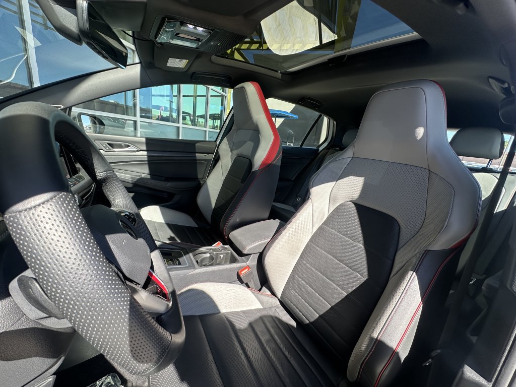 Used 2022 Volkswagen GTI SE w/ SE Leather Package FWD image 33