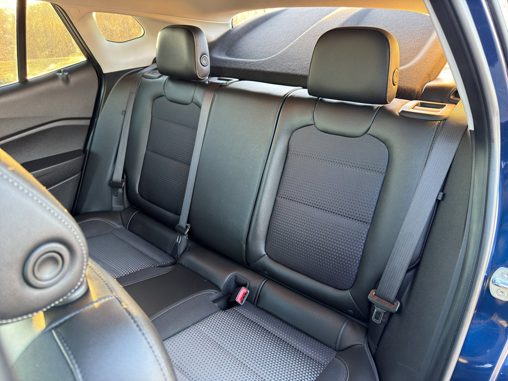 Used 2024 Chevrolet Trax LT w/ Sunroof Package image 36