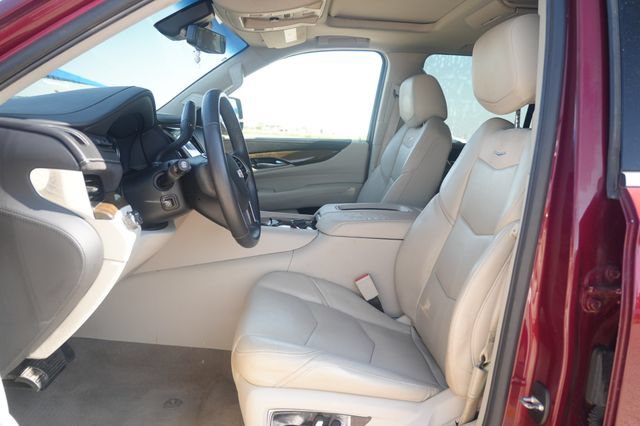 Used 2018 Cadillac Escalade Luxury AWD/4WD image 11